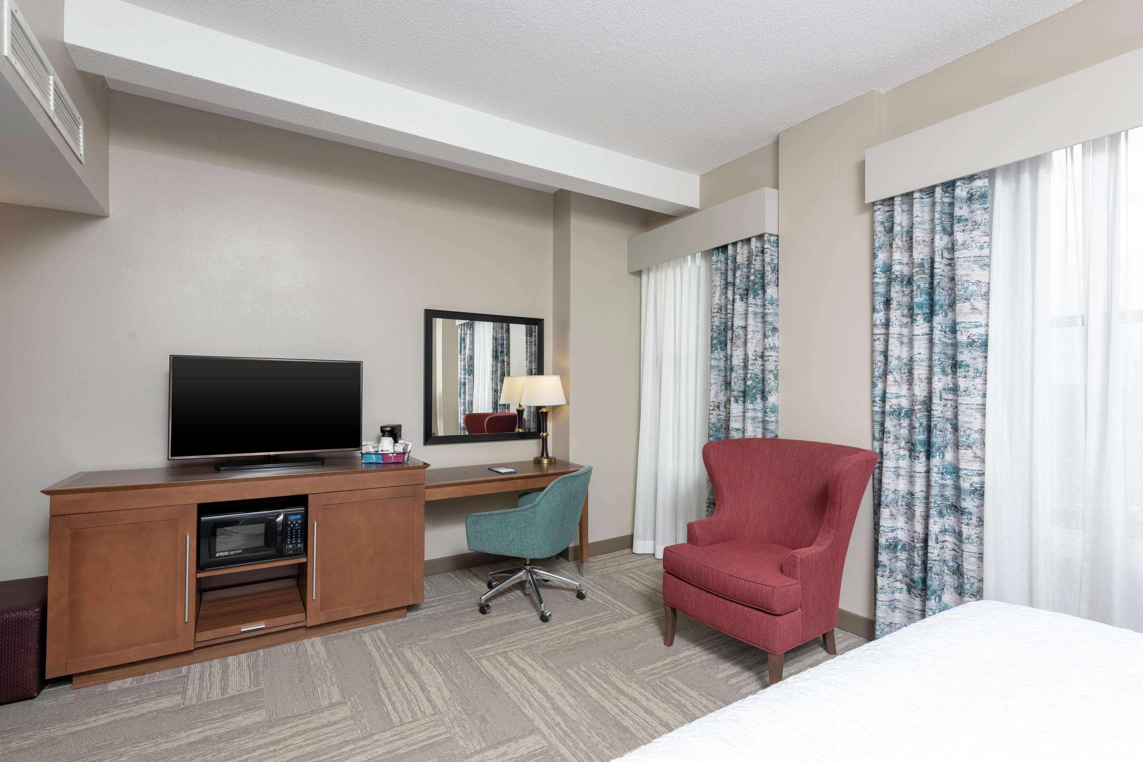 Hampton Inn Indianapolis Downtown Across From Circle Centre Exterior foto